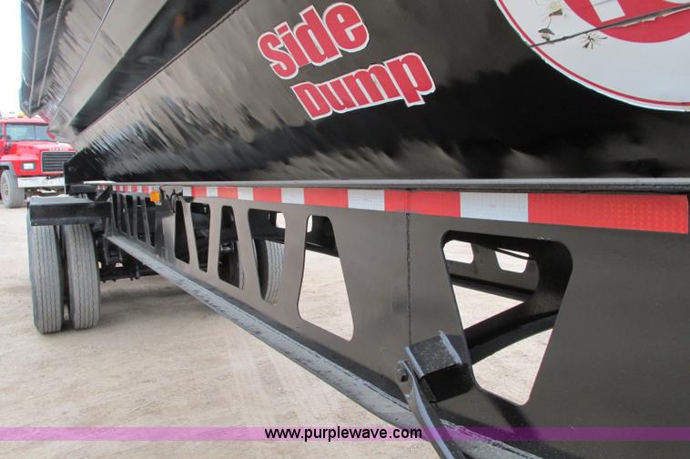 image for item E5133 2000 Circle R SS443-6LS tri axle side dump trailer