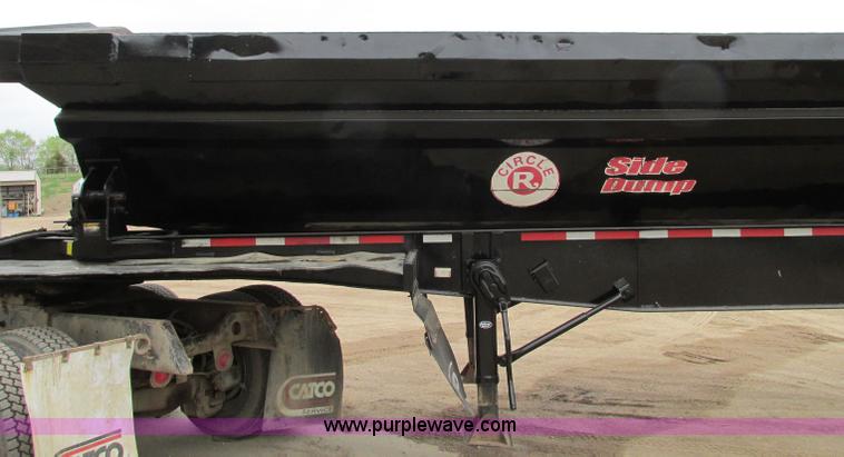 image for item E5134 1999 Circle R SS443 tri axle side dump trailer