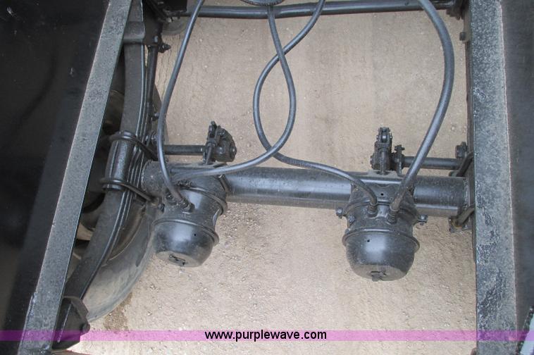 image for item E5134 1999 Circle R SS443 tri axle side dump trailer