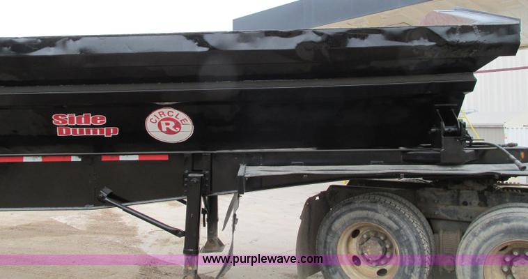 image for item E5134 1999 Circle R SS443 tri axle side dump trailer