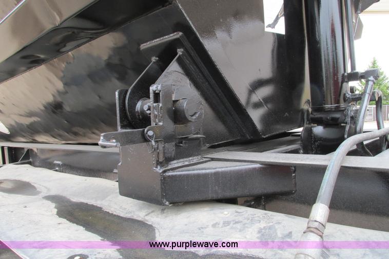 image for item E5134 1999 Circle R SS443 tri axle side dump trailer