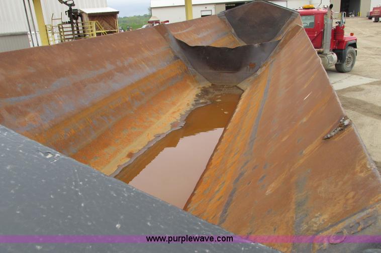 image for item E5134 1999 Circle R SS443 tri axle side dump trailer