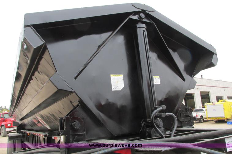 image for item E5134 1999 Circle R SS443 tri axle side dump trailer