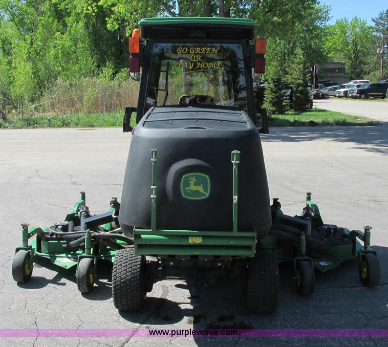 image for item E5140 2006 John Deere 1600 Turbo Series 2 lawn mower