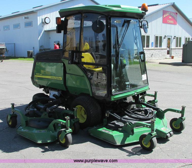 image for item E5140 2006 John Deere 1600 Turbo Series 2 lawn mower