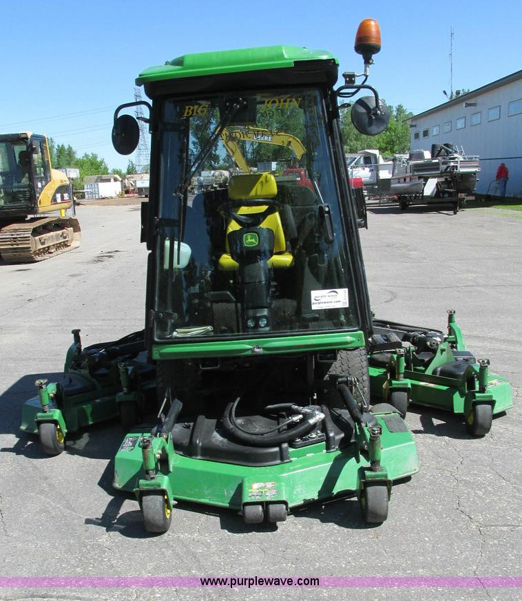 image for item E5140 2006 John Deere 1600 Turbo Series 2 lawn mower