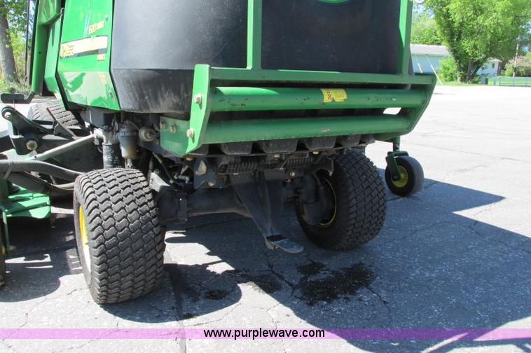 image for item E5140 2006 John Deere 1600 Turbo Series 2 lawn mower