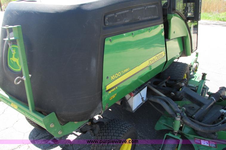 image for item E5140 2006 John Deere 1600 Turbo Series 2 lawn mower