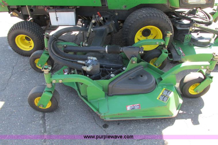 image for item E5140 2006 John Deere 1600 Turbo Series 2 lawn mower