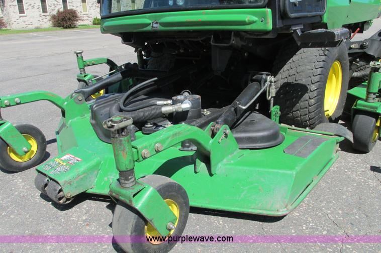 image for item E5140 2006 John Deere 1600 Turbo Series 2 lawn mower