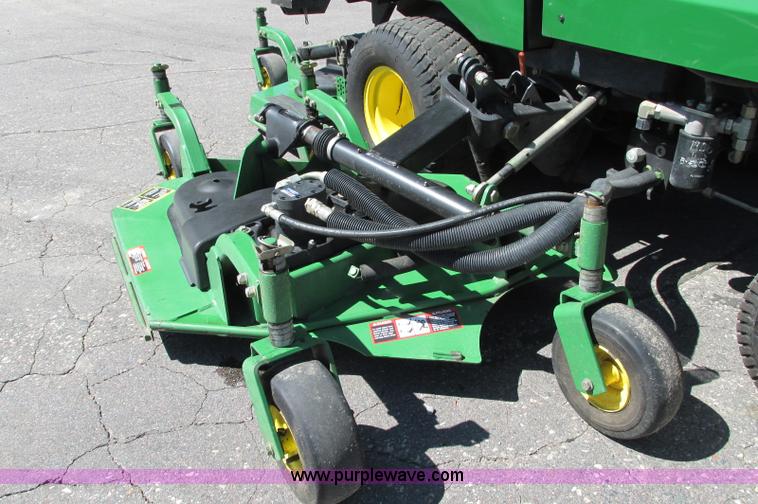 image for item E5140 2006 John Deere 1600 Turbo Series 2 lawn mower