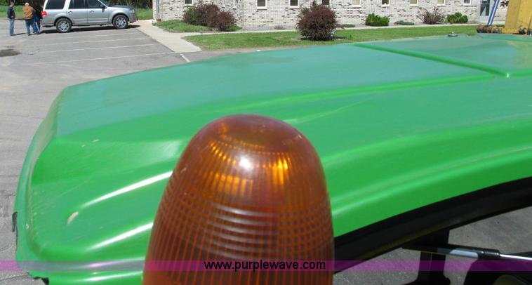 image for item E5140 2006 John Deere 1600 Turbo Series 2 lawn mower