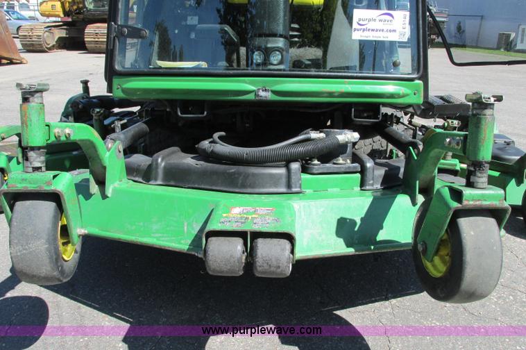 image for item E5140 2006 John Deere 1600 Turbo Series 2 lawn mower