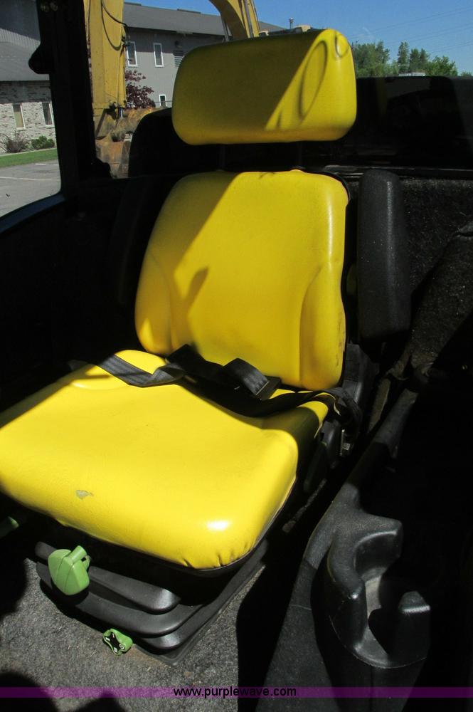 image for item E5140 2006 John Deere 1600 Turbo Series 2 lawn mower