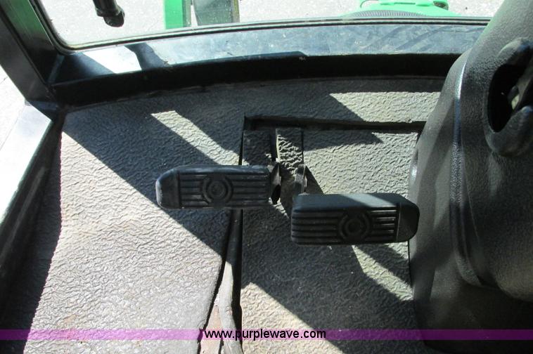 image for item E5140 2006 John Deere 1600 Turbo Series 2 lawn mower