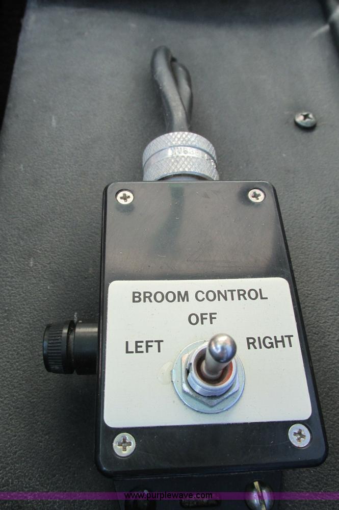 image for item E5140 2006 John Deere 1600 Turbo Series 2 lawn mower