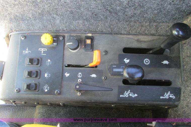 image for item E5140 2006 John Deere 1600 Turbo Series 2 lawn mower