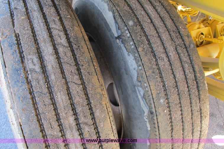 image for item E5141 2000 Trail King 39' side dump trailer