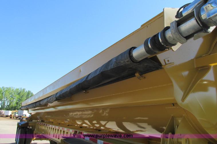 image for item E5141 2000 Trail King 39' side dump trailer