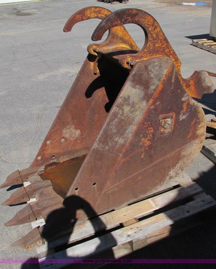 image for item E5149 Caterpillar excavator bucket