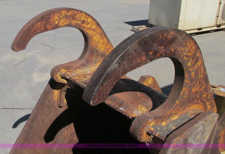 image for item E5149 Caterpillar excavator bucket