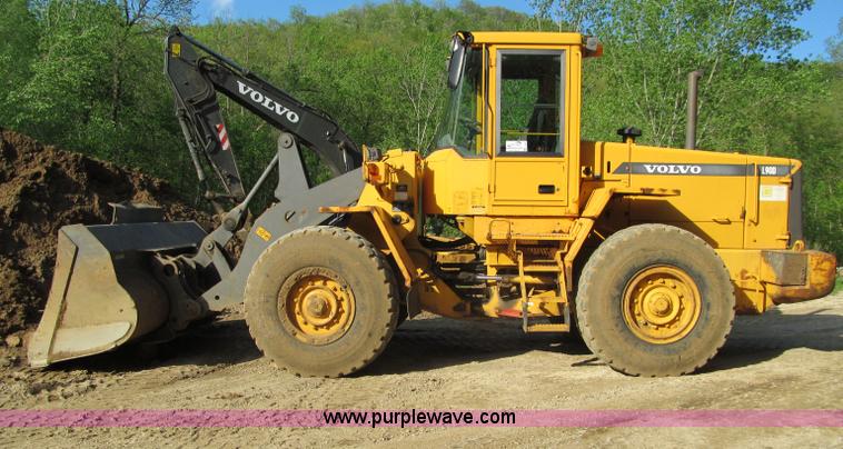 image for item F8560 2000 Volvo L90D wheel loader