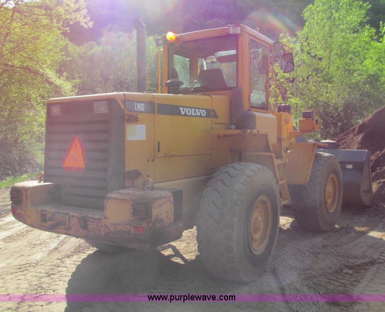 image for item F8560 2000 Volvo L90D wheel loader