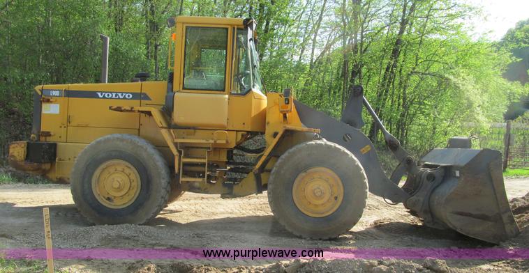 image for item F8560 2000 Volvo L90D wheel loader