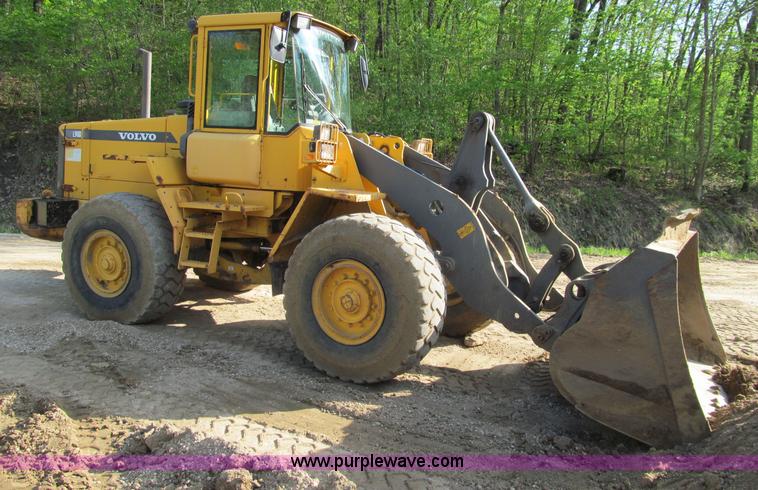 image for item F8560 2000 Volvo L90D wheel loader