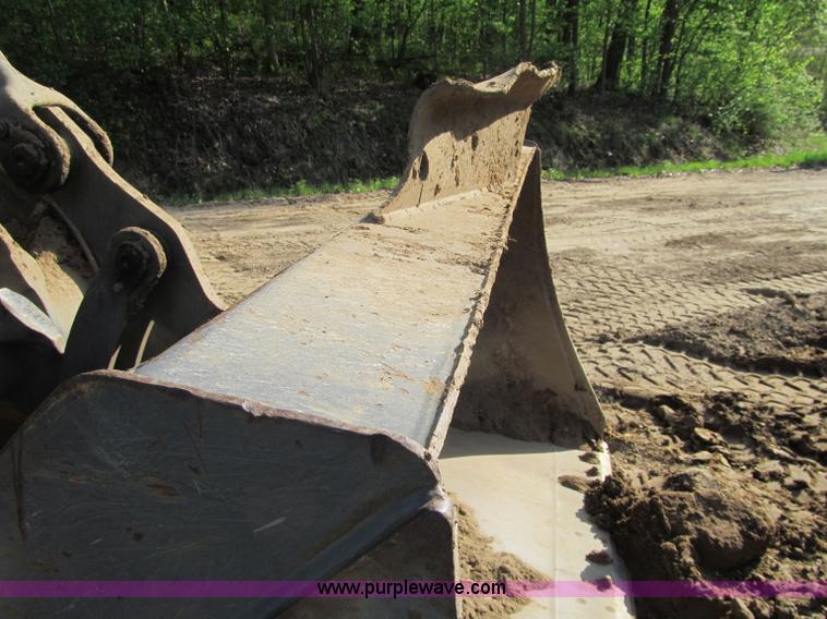 image for item F8560 2000 Volvo L90D wheel loader