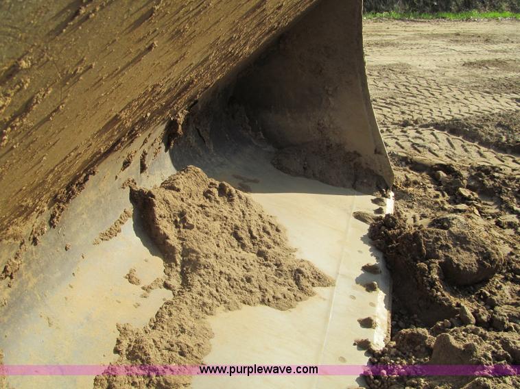 image for item F8560 2000 Volvo L90D wheel loader