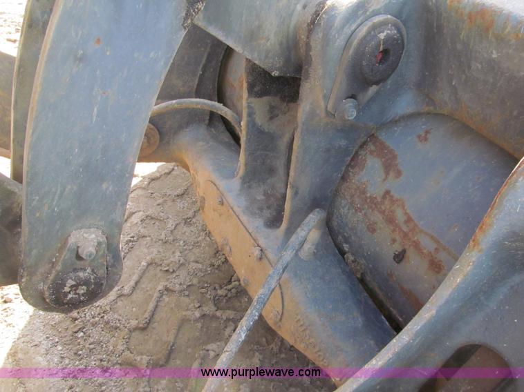 image for item F8560 2000 Volvo L90D wheel loader