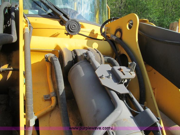 image for item F8560 2000 Volvo L90D wheel loader