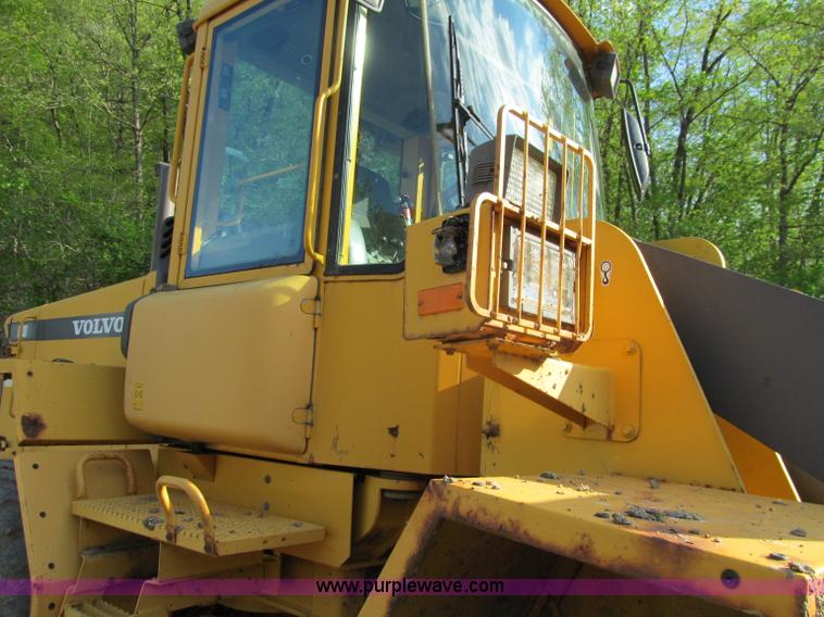 image for item F8560 2000 Volvo L90D wheel loader