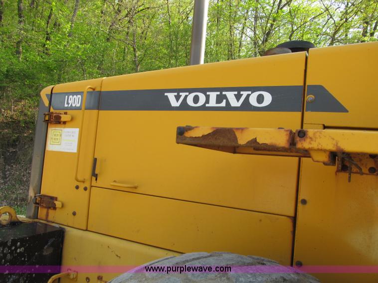 image for item F8560 2000 Volvo L90D wheel loader