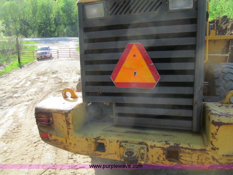 image for item F8560 2000 Volvo L90D wheel loader