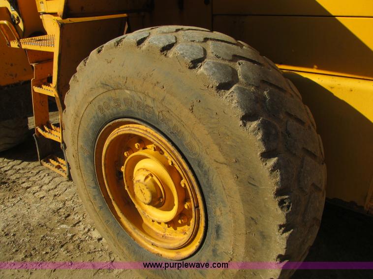 image for item F8560 2000 Volvo L90D wheel loader