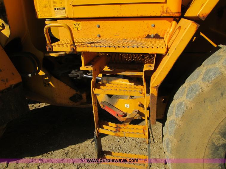 image for item F8560 2000 Volvo L90D wheel loader