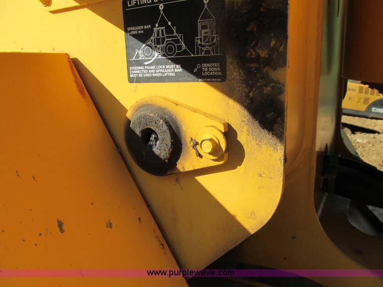 image for item F8560 2000 Volvo L90D wheel loader