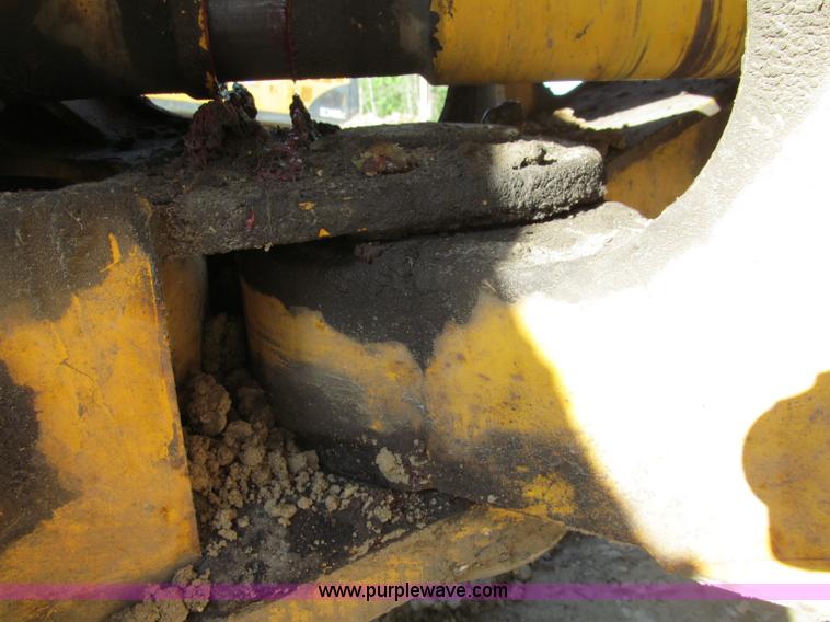 image for item F8560 2000 Volvo L90D wheel loader