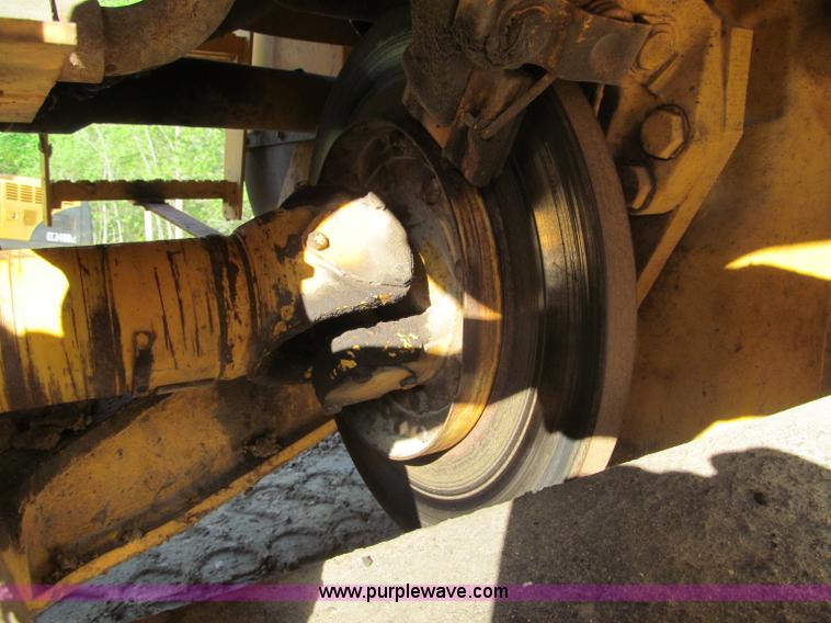 image for item F8560 2000 Volvo L90D wheel loader