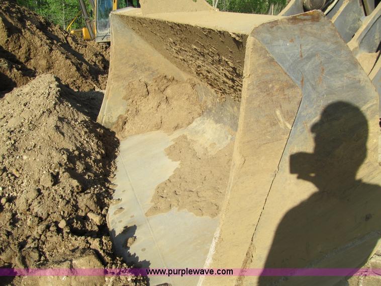 image for item F8560 2000 Volvo L90D wheel loader