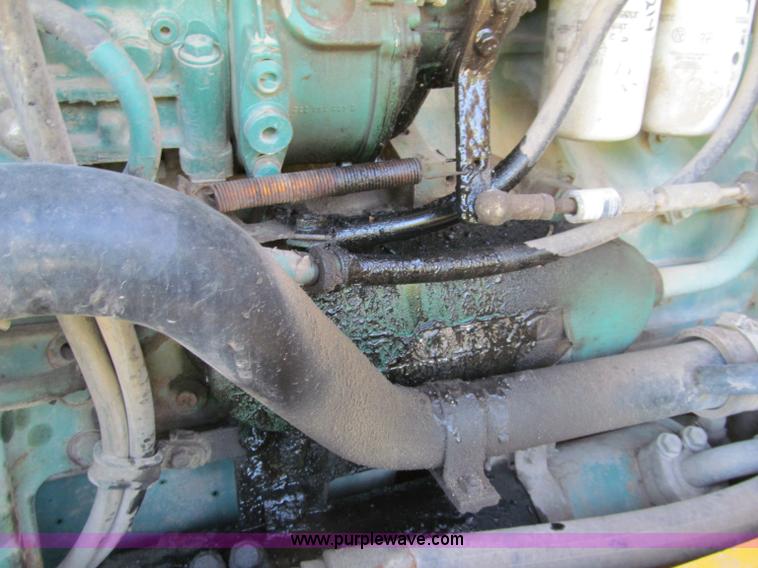 image for item F8560 2000 Volvo L90D wheel loader