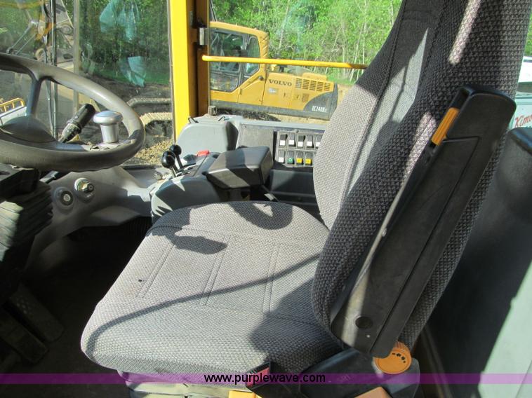 image for item F8560 2000 Volvo L90D wheel loader