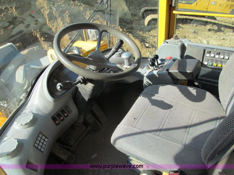 image for item F8560 2000 Volvo L90D wheel loader