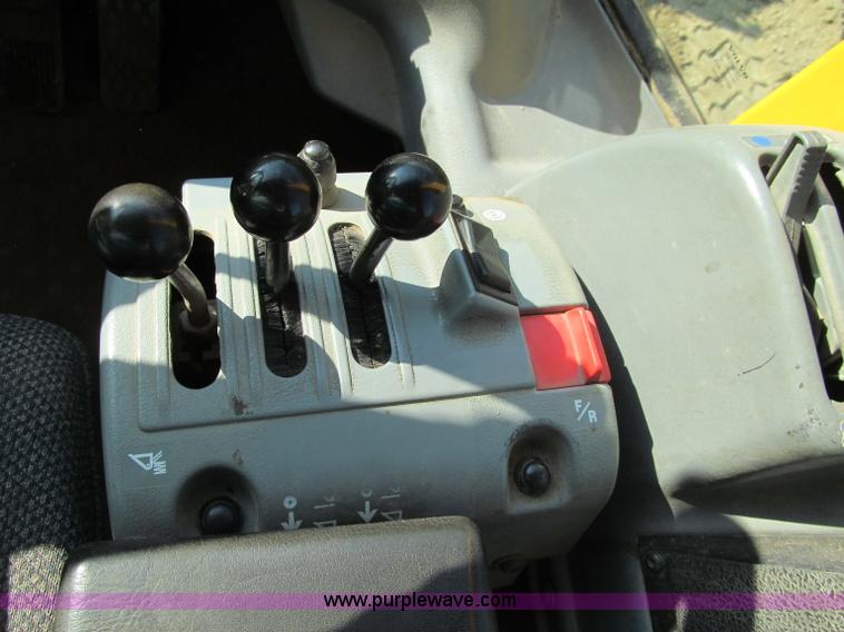 image for item F8560 2000 Volvo L90D wheel loader