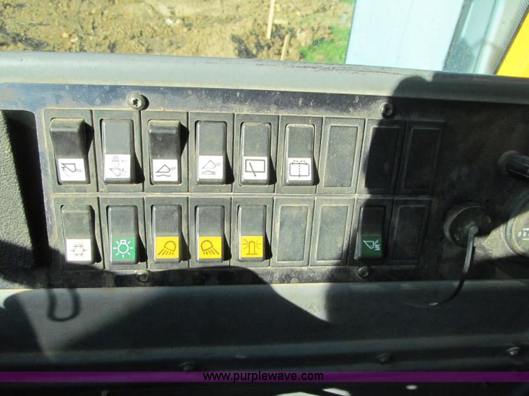 image for item F8560 2000 Volvo L90D wheel loader