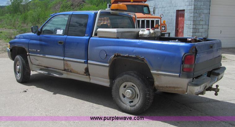 image for item F8584 1997 Dodge Ram 2500 ST Club Cab pickup truck