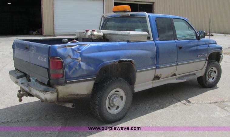 image for item F8584 1997 Dodge Ram 2500 ST Club Cab pickup truck