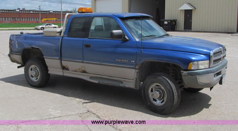 image for item F8584 1997 Dodge Ram 2500 ST Club Cab pickup truck